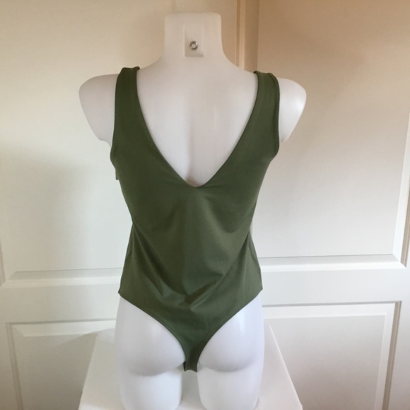 NWT Reoria Green Backless Sleeveless Bodysuit Top Size Large - Picture 6 of 9